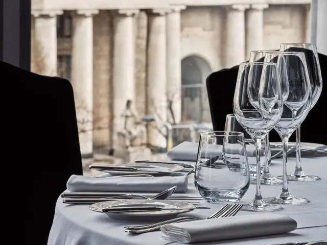  InterContinental Warszawa, an IHG Hotel - picture  : Toilet,Meeting/conference room,Property 