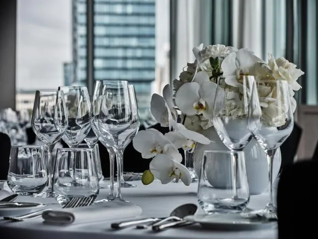  InterContinental Warszawa, an IHG Hotel - picture  : Toilet,Property building,Meeting/conference room,Property 