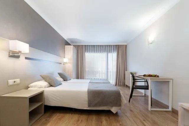  Hotel & Aparthotel Cosmos - picture  : Bed 