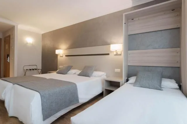  Hotel & Aparthotel Cosmos - picture  : Bed 