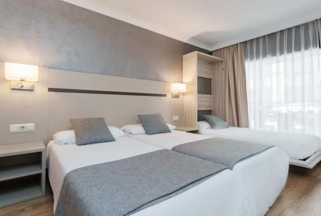  Hotel & Aparthotel Cosmos - picture  : Bed 