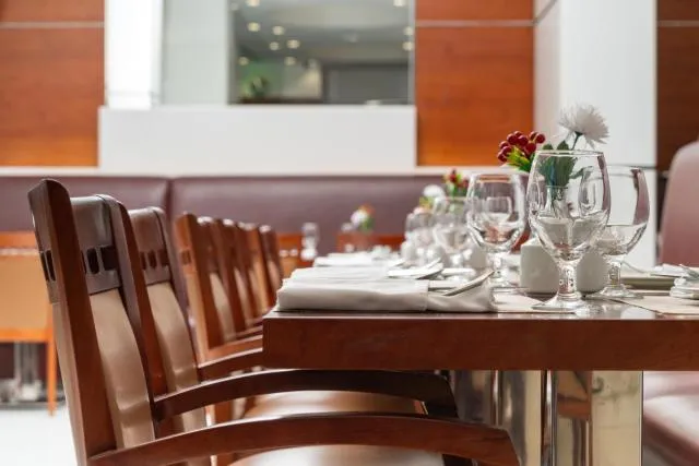  Golden Sands Hotel & Residences - picture  : Toilet,Restaurant/places to eat,Property 