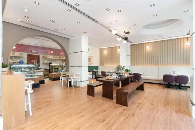  Golden Sands Hotel & Residences - picture  : Restaurant/places to eat,Property 