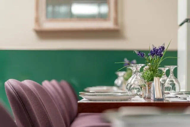  Golden Sands Hotel & Residences - picture  : Restaurant/places to eat,Property 