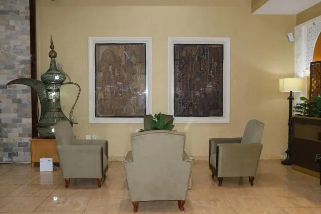  Sharjah International Airport Hotel - picture  : Nearby landmark,Seating area 