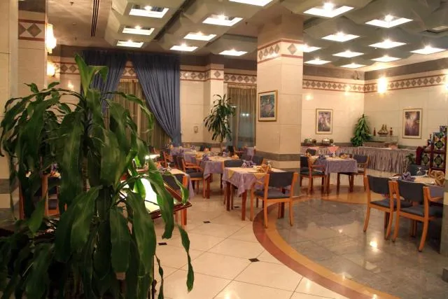  Spark Residence Hotel - picture  : Toilet,Restaurant/places to eat,Property 