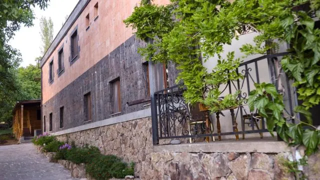  Old Byurakan Gouest House - picture  : Property building 