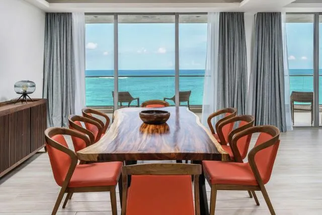 Koi Resort Saint Kitts, Curio Collection by Hilton - picture  : Dining area,Photo of the whole room,Room 