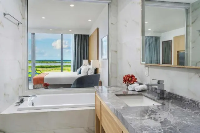  Koi Resort Saint Kitts, Curio Collection by Hilton - picture  : Bathroom,Bathroom,Property 