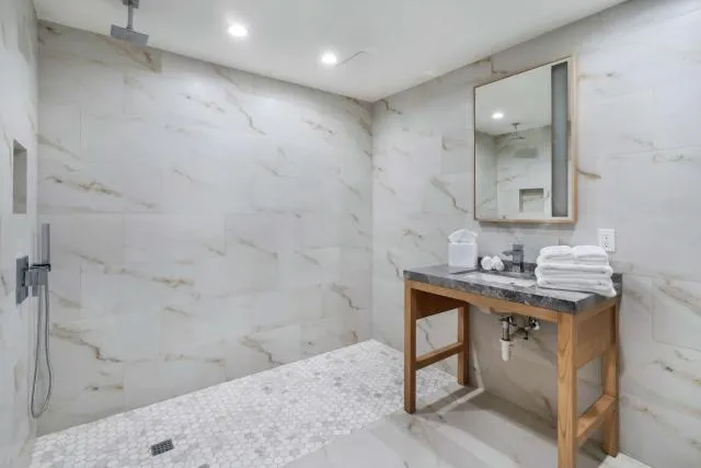  Koi Resort Saint Kitts, Curio Collection by Hilton - picture  : Bathroom,Bathroom,Property 