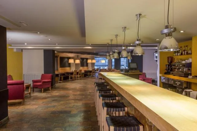  Aparthotel Shusski - picture  : Toilet,Patio,Restaurant/places to eat,Property 