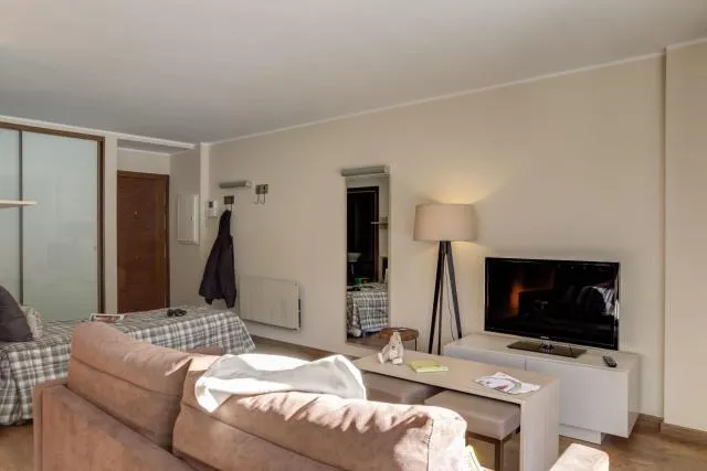  Pierre & Vacances Andorra Bordes d’Envalira - picture  : TV/entertainment centre,Bed,Living room,Bedroom,Property,Room 