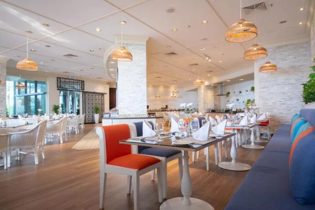  Ajman Hotel - picture  : Toilet,Restaurant/places to eat,Property 