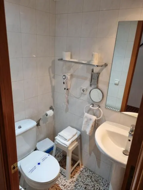  Hotel Cims Pas de La Casa - picture  : Toilet,Bathroom,Bathroom,Bath,towels,Property 