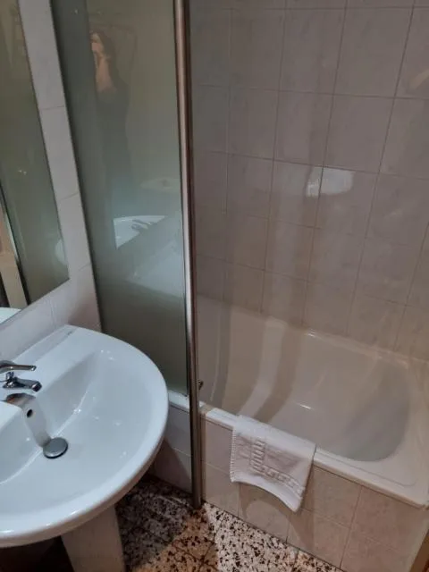  Hotel Cims Pas de La Casa - picture  : Bathroom,Bathroom,Bath,Property 