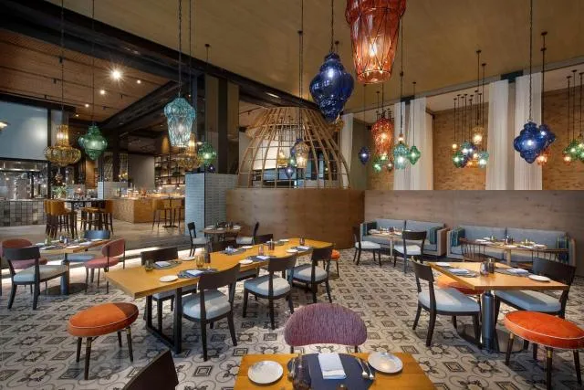  Hilton Abu Dhabi Yas Island - photo  : Toilettes,Restaurant/endroits où manger,Propriété 