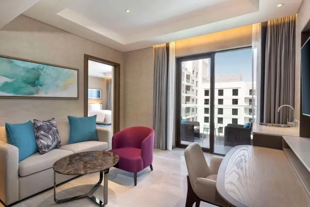  Hilton Abu Dhabi Yas Island - photo  : Zone assise,Café/thé,Balcon/Terrasse,Salon,Propriété 