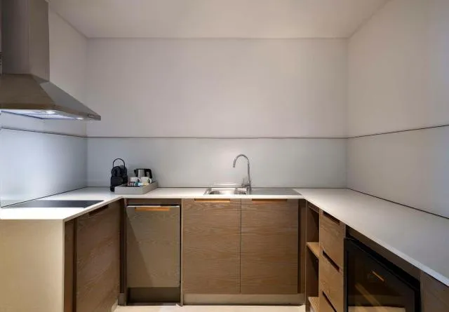  Hilton Abu Dhabi Yas Island - photo  : Cuisine/kitchenette,Café/thé,Cuisine ou kitchenette,Photo de toute la pièce,Propriété,Chambre 