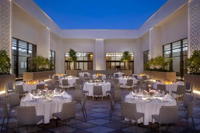  Hilton Abu Dhabi Yas Island - photo  : Toilettes,Immeuble immobilier,Salle de réunion/conférence,Propriété 