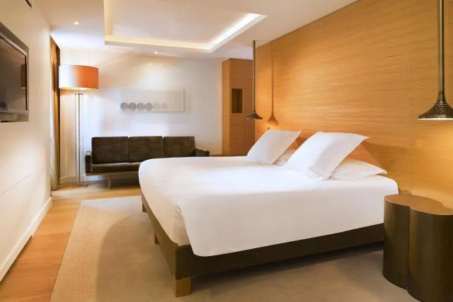  Hotel Marignan Champs-Elysées - photo  : Lit,Lit,Photo de toute la pièce,Chambre à coucher,Propriété,Chambre 