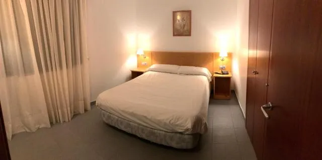  Apartamentos Turísticos Roc Del Castell - picture  : Bed,Bed,Photo of the whole room,Bedroom,wardrobe,Property,Room 