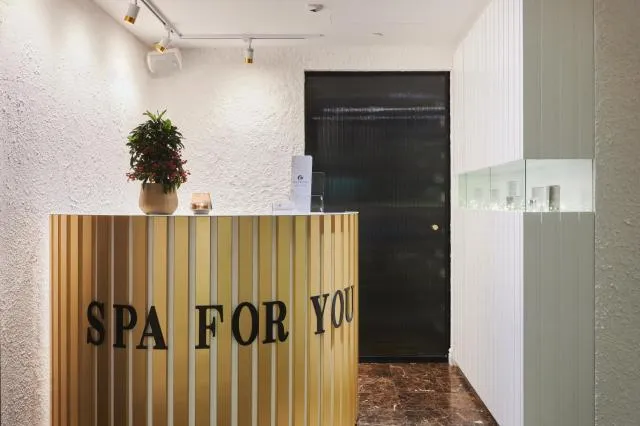  InterContinental Warszawa, an IHG Hotel - picture  : Nearby landmark,Spa and wellness centre/facilities,Property 