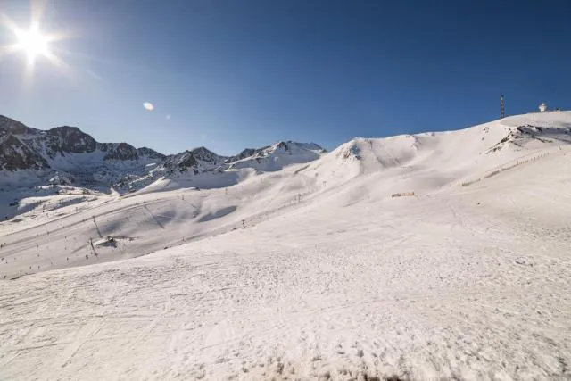  Pierre & Vacances Andorra Bordes d’Envalira - picture  : Shower,Activities,Skiing,Sports,Property 