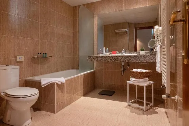  Apartaments Sant Bernat - photo  : Salle de bain,Salle de bain,Propriété 