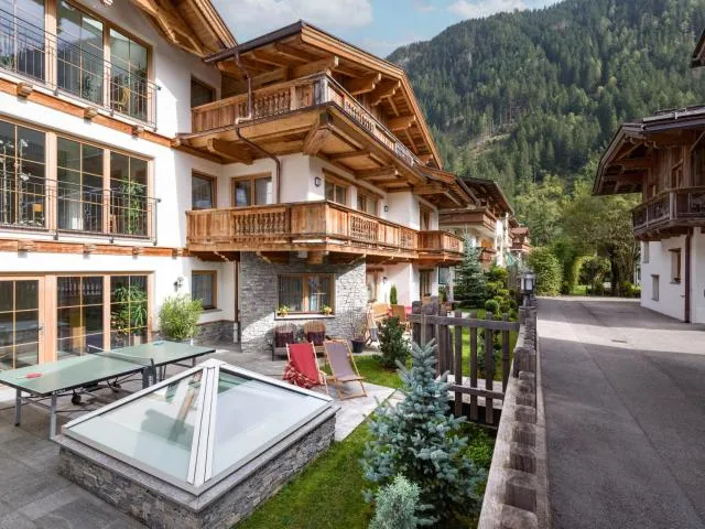  Appartementhaus Adlerblick - photo  : Immeuble immobilier,Immeuble immobilier,Installations pour barbecue,Jardin,Zone assise,transat,Propriété 