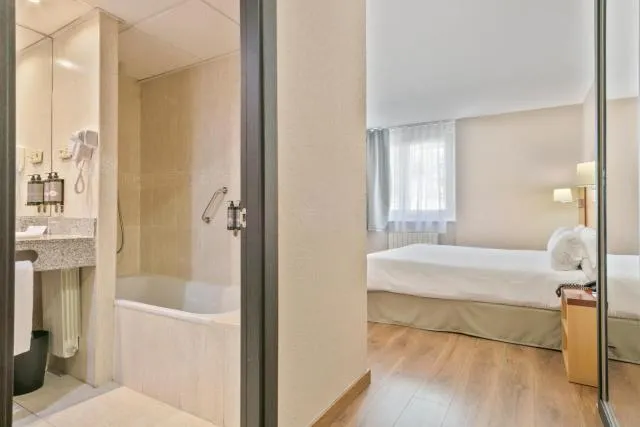  Hotel Best Andorra Center - picture  : Bathroom,Bed,Photo of the whole room,Room 