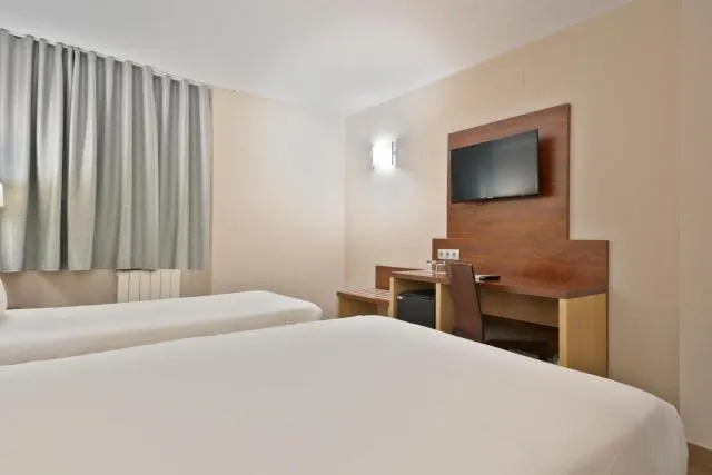 Hotel Best Andorra Center - picture  : TV/entertainment centre,Bed,Photo of the whole room,Room 