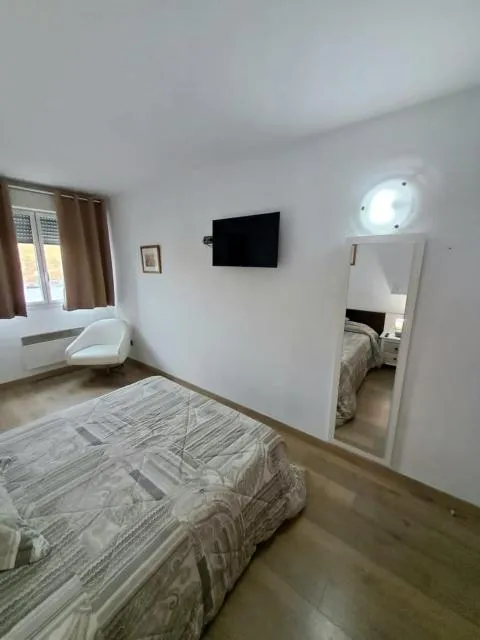  ARA 3d - picture  : TV/entertainment centre,Bed,Other,Bedroom,Property 