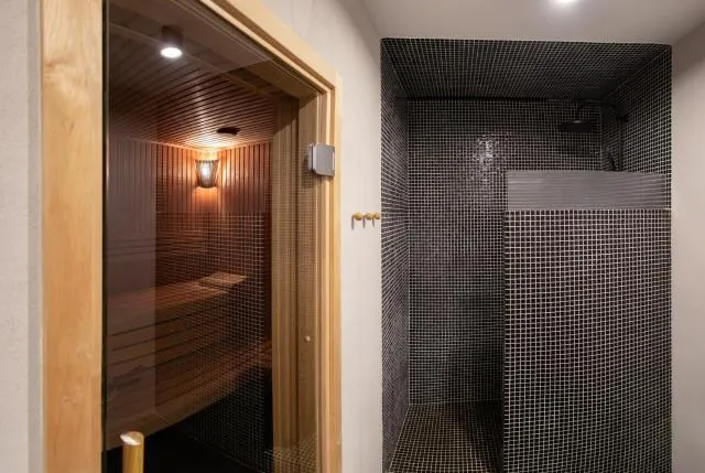  Best Western Plus Congress Hotel Yerevan - picture  : Bathroom,Sauna,Property 
