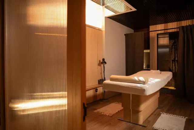  Best Western Plus Congress Hotel Yerevan - picture  : Bathroom,Massage,Spa and wellness centre/facilities,Property 