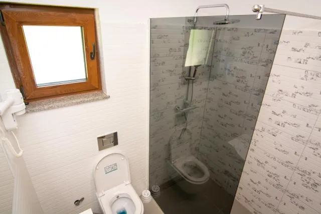  Holiday Home Faruk - picture  : Bathroom 