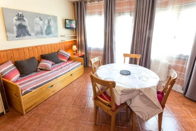  Tetras Pedrous - picture  : Seating area,Bed,Photo of the whole room,Dining area,Bedroom,Property,Room 