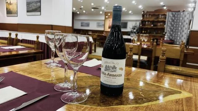  Hotel Folch - picture  : Restaurant/places to eat,Natural landscape,Food and drinks,Banquet/Function facilities,Drinks,Property 