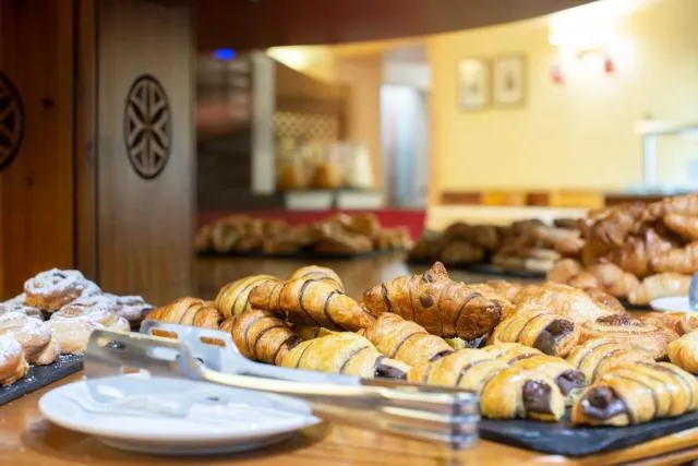  Hotel Bonavida - picture  : Restaurant/places to eat,Property 