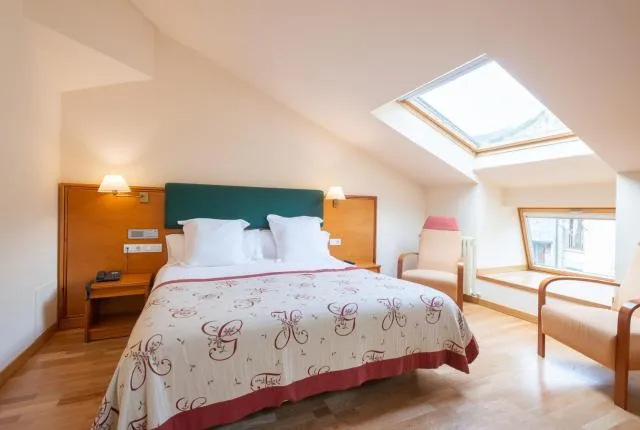  Hotel Bonavida - picture  : Bed,Photo of the whole room,Room 