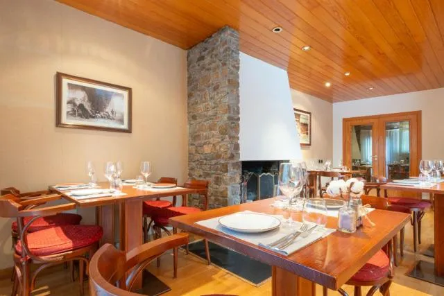  Hotel Bonavida - picture  : Toilet,Dining area,flat iron,Property 