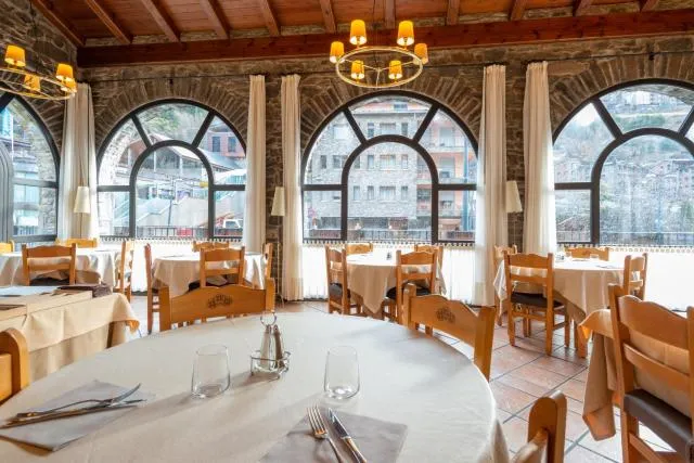  Hotel Bonavida - picture  : Toilet,Restaurant/places to eat,Property 