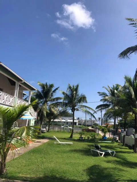  Ryde Surf Apartment - picture  : Property building,Garden,sunbed,Property 