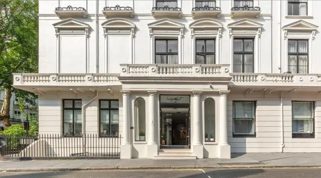  Inhabit, Queen's Gardens - photo  : Immeuble immobilier,Façade/entrée,Immeuble immobilier,Vue sur la rue,Superficie et installations,Propriété 