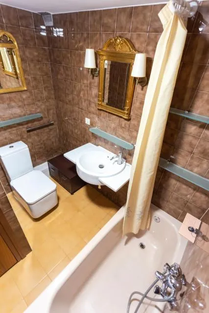  Maia Pedrous - picture  : Bathroom,Bathroom,Bath,Property 