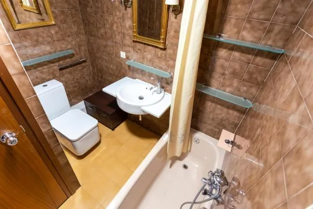  Maia Pedrous - picture  : Bathroom,Bathroom,Property 