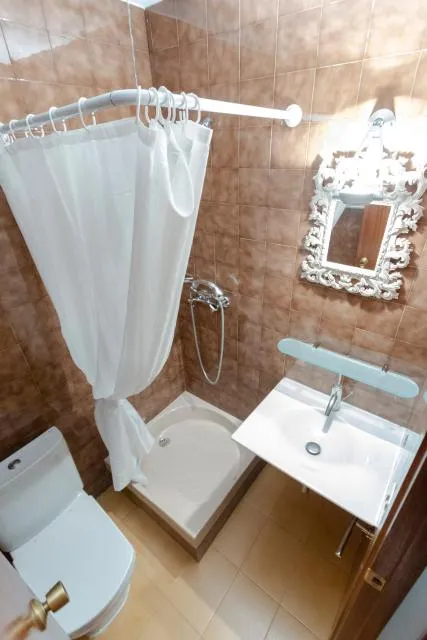  Maia Pedrous - picture  : Shower,Bathroom,Bathroom,Property 