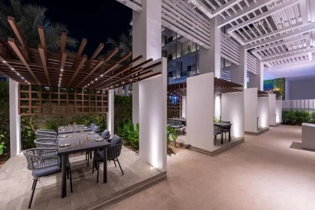  Hilton Abu Dhabi Yas Island - photo  : Toilettes,Restaurant/endroits où manger,Propriété 