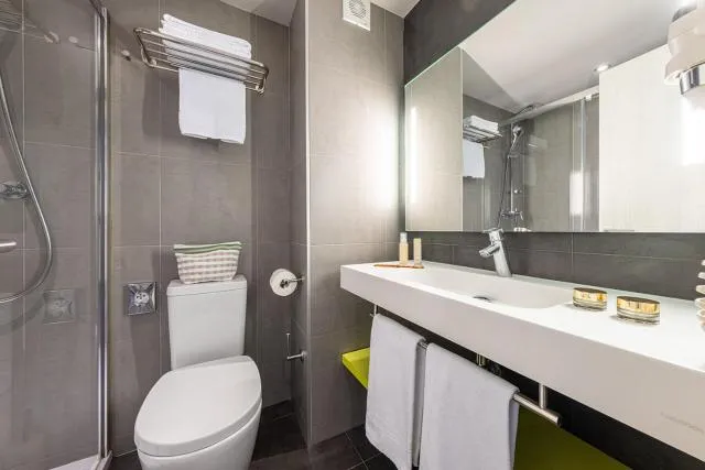  Hotel Cristina - picture  : Bathroom,Bathroom,Property 