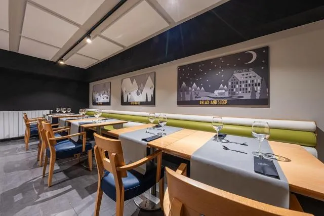  Hotel Cristina - picture  : Toilet,Restaurant/places to eat,Property 