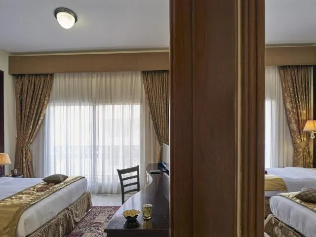  Arabian Dreams Hotel Apartments - picture  : TV/entertainment centre,Bed,Bedroom,Property 